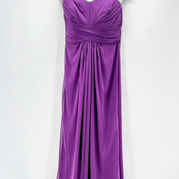 Long gown with small snag. The photo cropped the length. I wrote it once. - Picture 1 of 1